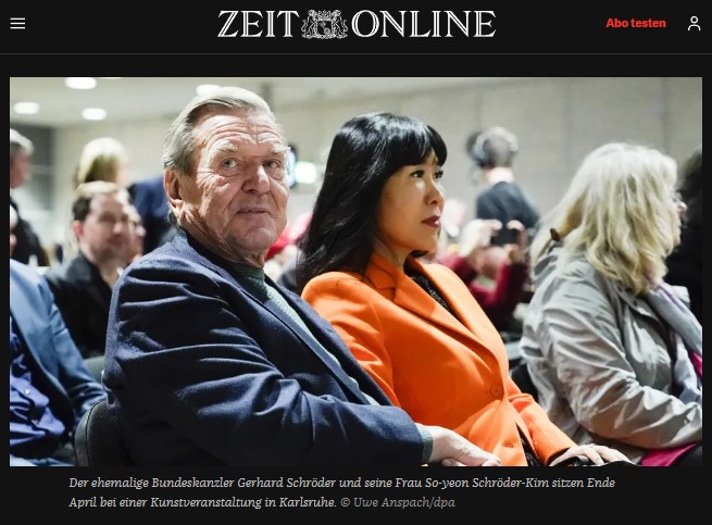 Schröder feiert mit SED- und AfD-Politikern in russischer Botschaft