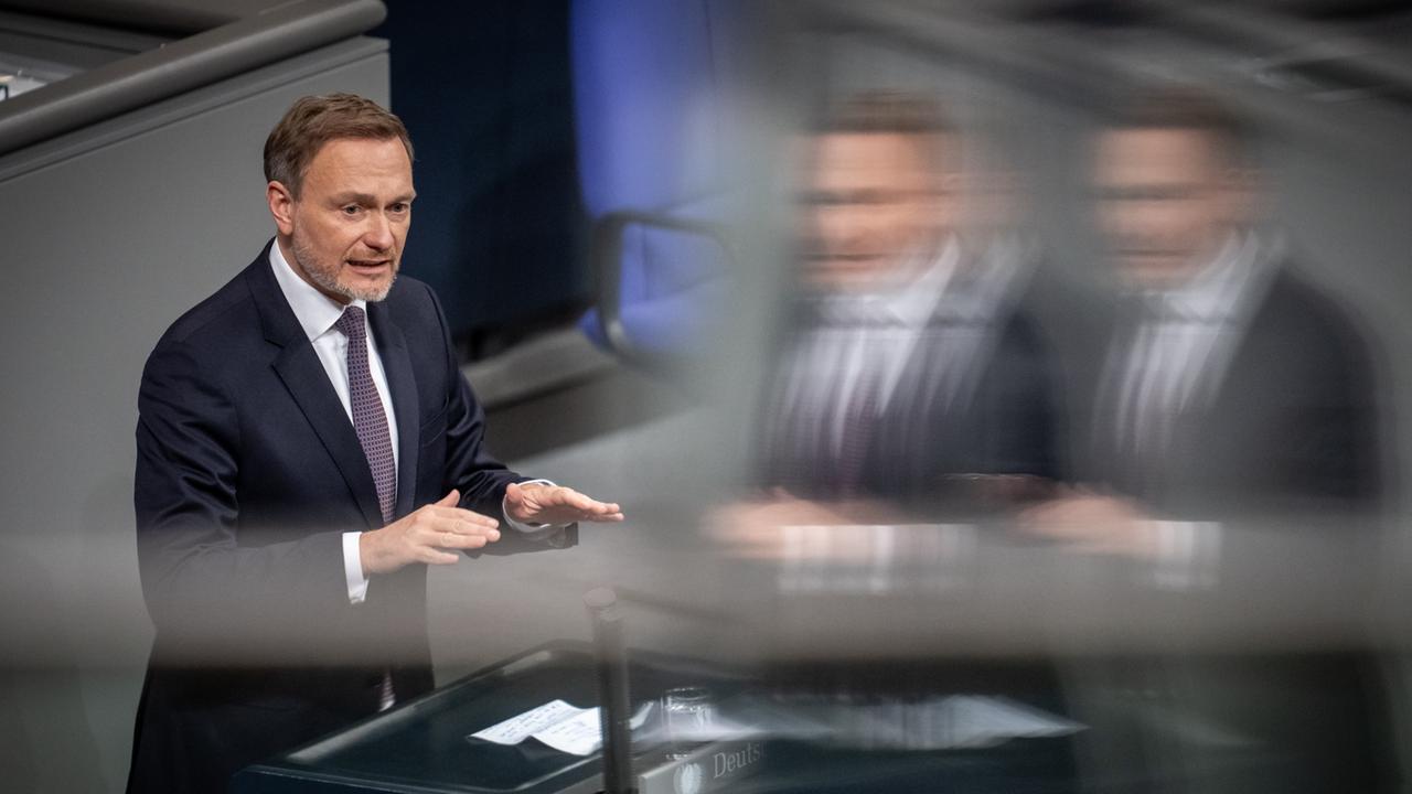 Bundestag: Finanzminister Lindner verteidigt seine Sparmaßnahmen